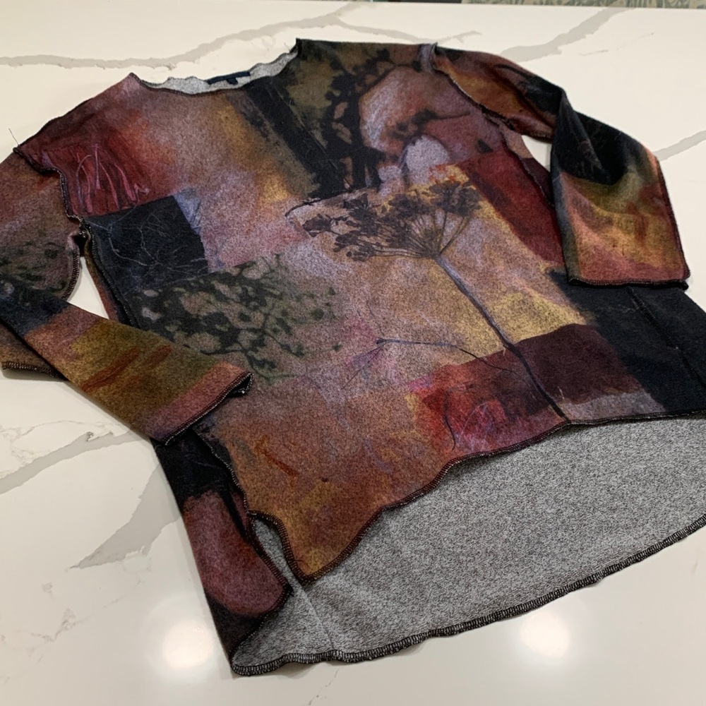 Lily London size S Fall sweater high low.